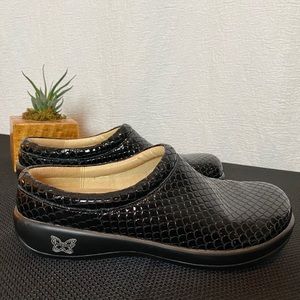 Leather Black Slip Resistant Algeria Kayla Clogs